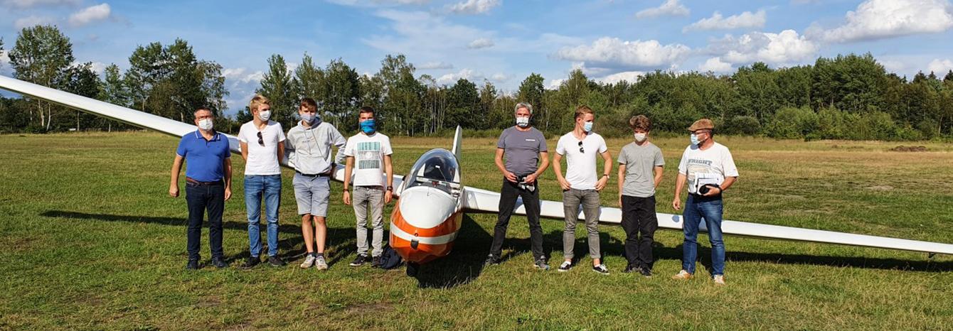 Sechs frischgebackene Piloten
