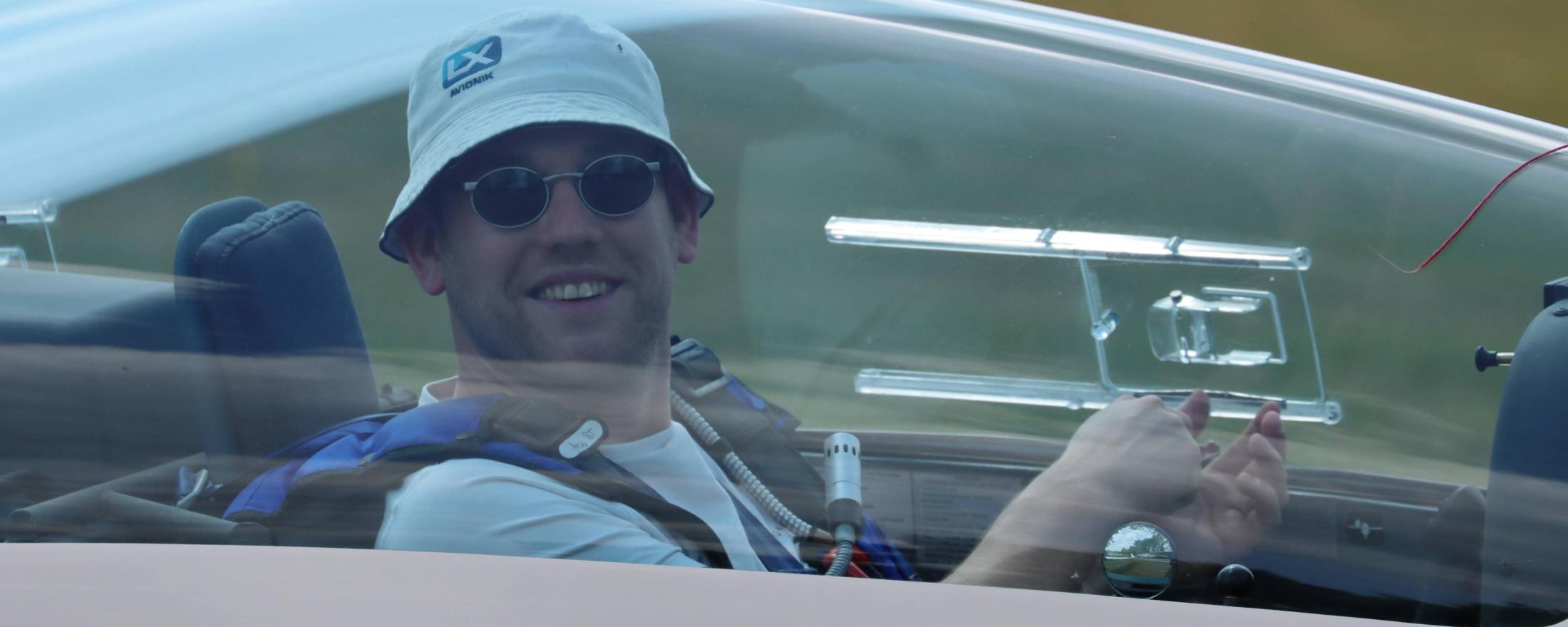 Pilot Steffens im Flugzeug