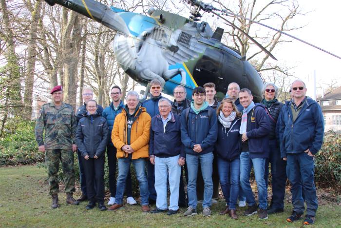 Gruppenfoto vor der BO 105 Gruppenfoto vor der BO 105
