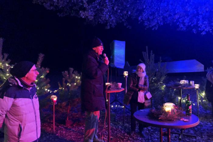 Weihnachtstraum unterm Eichenbaum - Heiner Stelter hält Ansprache