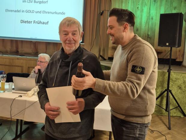 Ehrung Dieter Frühauf für 46 Jahre Fluglehrertätigkeit Ehrung Dieter Frühauf für 46 Jahre Fluglehrertätigkeit